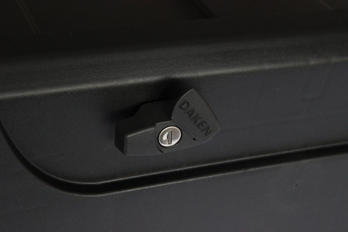 Boîte,  coffre à outils DAKEN 82202  BLACKIT 550x250x295mm 23l avec supports de montage