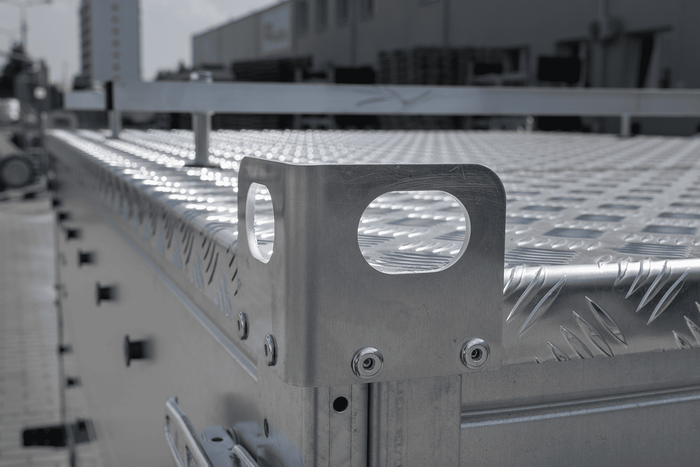 Remorque légère 200x125 UNITRAILER GARDEN 201 KIPP avec côtés BIS et couverture en aluminium