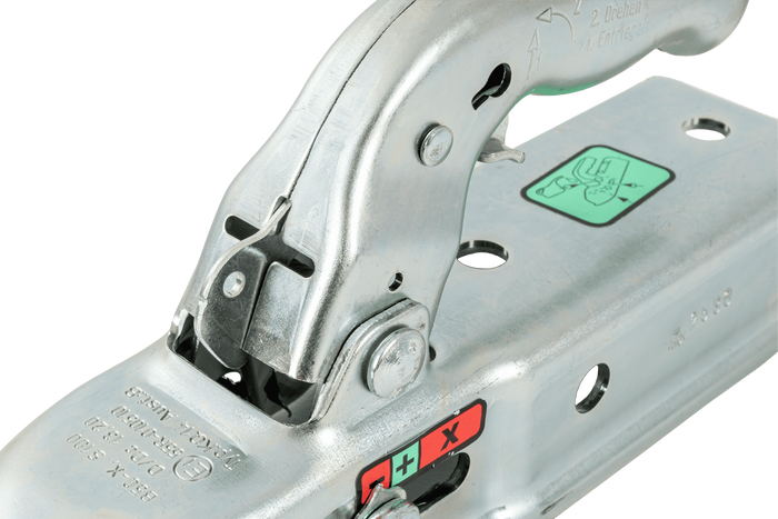 Attelage à boule KNOTT KQ14-B pour remorque 1400 kg avec timon carré de 60 mm