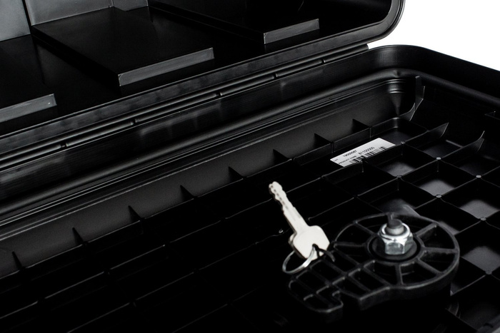 Boîte, coffre à outils DAKEN 81108  JUST 826x500x470mm 127l avec supports de montage