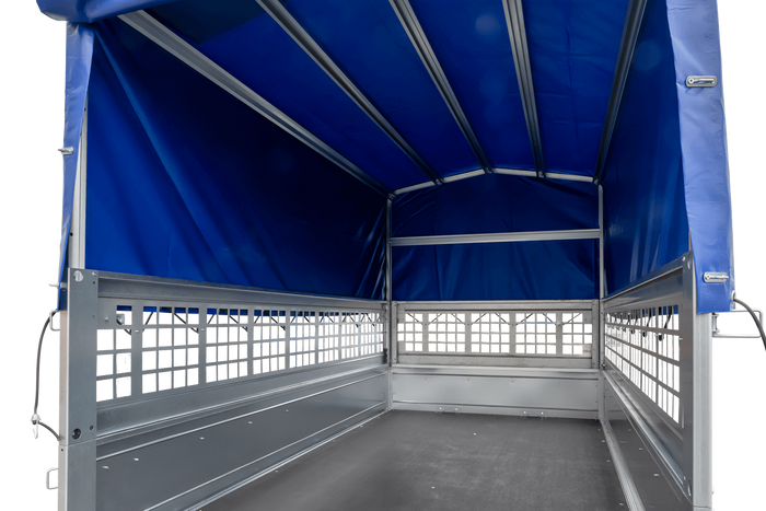 Remorque bâchée d'occasion Garden Trailer 230 KIPP avec rehausses grillagées, bâche haute et roue jockey