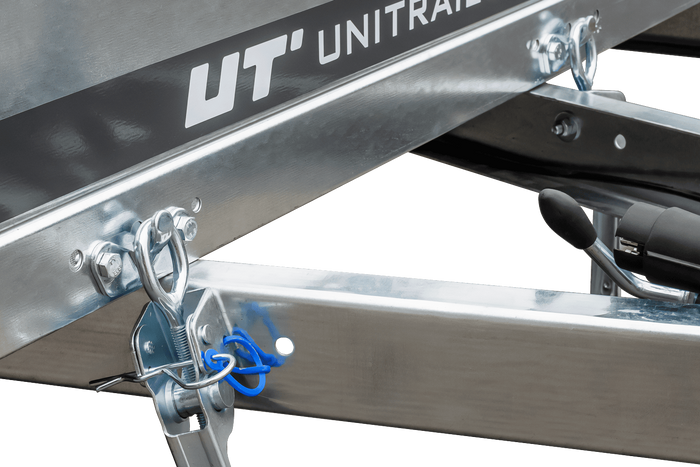 Grande remorque 230x125 avec bâche plate, ridelles grillagées, roue jockey et tiges de support bâche - Garden Trailer 230 KIPP